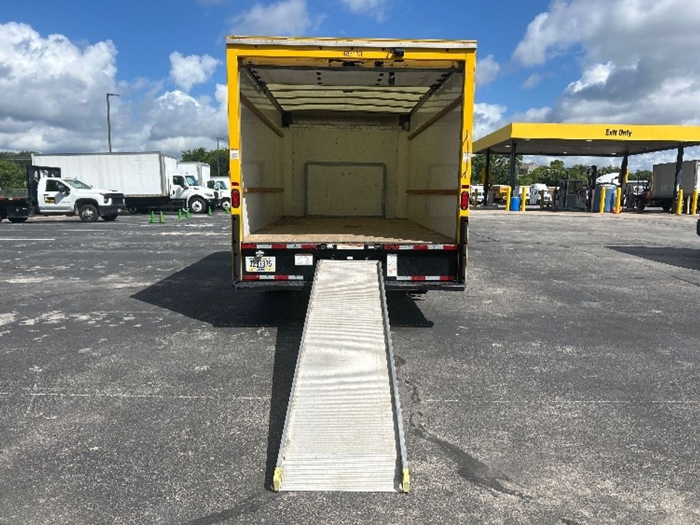Light Duty Box Truck-Light and Medium Duty Trucks-Ford-2022-E350-Austin-TX-118,441\n\t\tmiles-$ 23,250 - Image 9