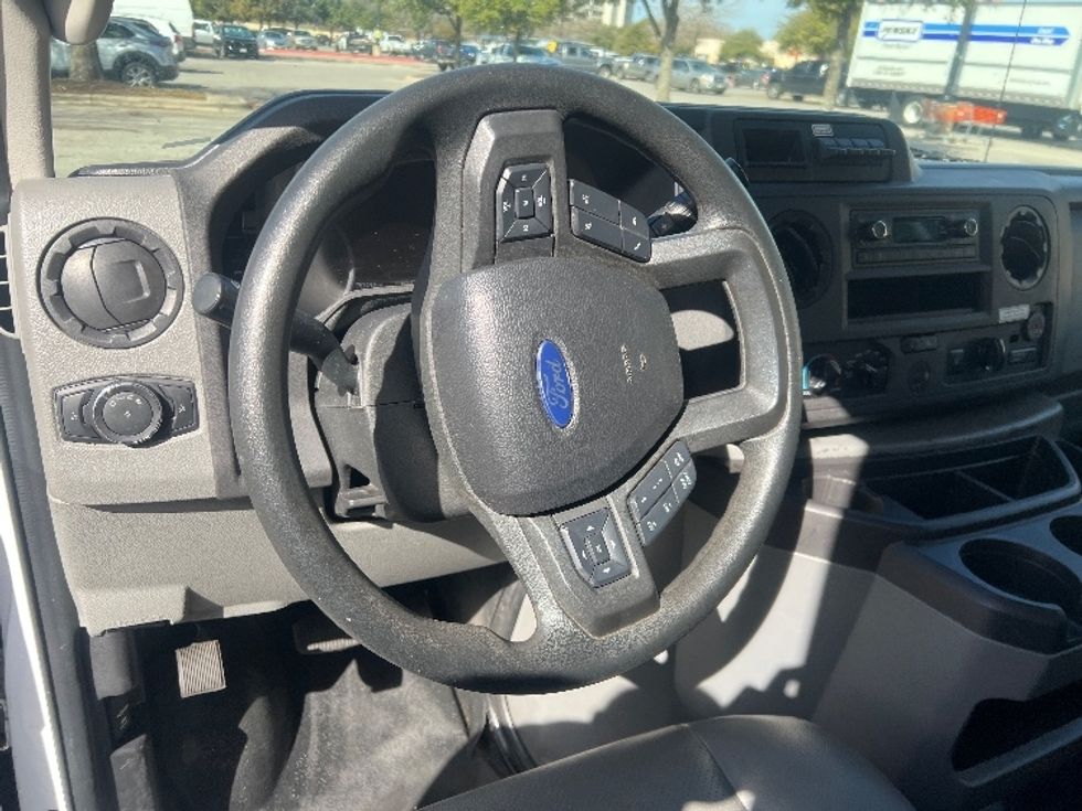 Light Duty Box Truck-Light and Medium Duty Trucks-Ford-2022-E350-Austin-TX-76,554\n\t\tmiles-$ 36,500 - Image 17