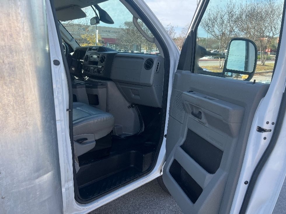 Light Duty Box Truck-Light and Medium Duty Trucks-Ford-2022-E350-Austin-TX-76,554\n\t\tmiles-$ 36,500 - Image 20