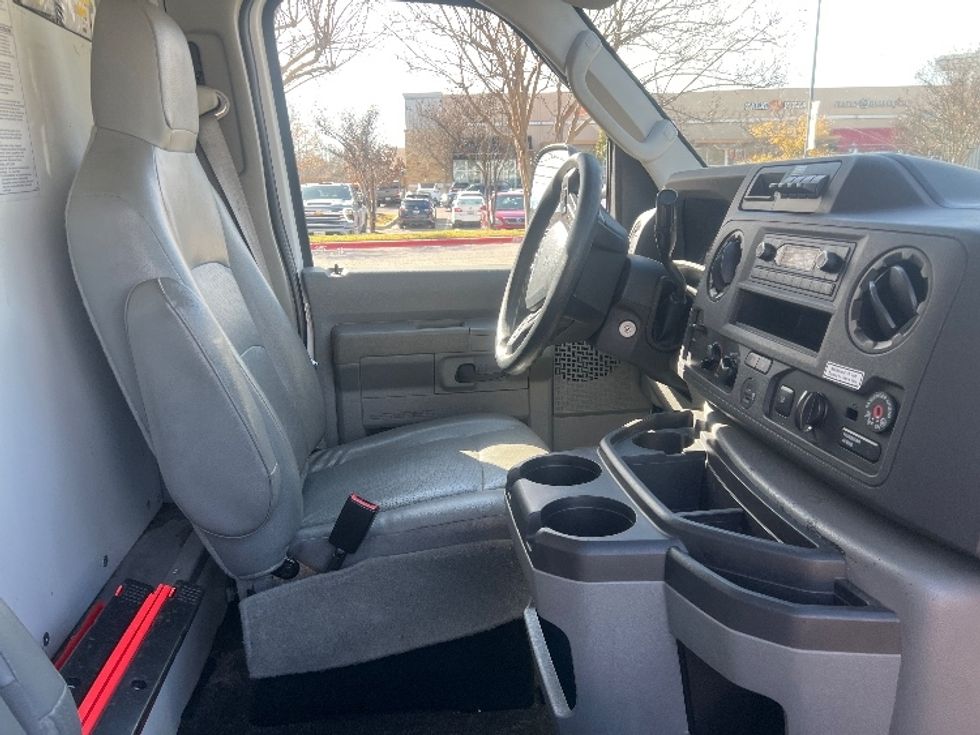 Light Duty Box Truck-Light and Medium Duty Trucks-Ford-2022-E350-Austin-TX-76,554\n\t\tmiles-$ 36,500 - Image 22