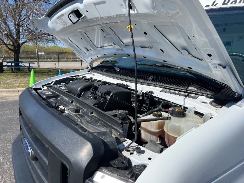 Light Duty Box Truck-Light and Medium Duty Trucks-Ford-2022-E350-Austin-TX-76,554\n\t\tmiles-$ 36,500 - Image 24