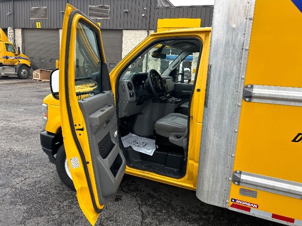 Light Duty Box Truck-Light and Medium Duty Trucks-Ford-2022-E350-Austin-TX-83,047\n\t\tmiles-$ 34,000 - Image 15