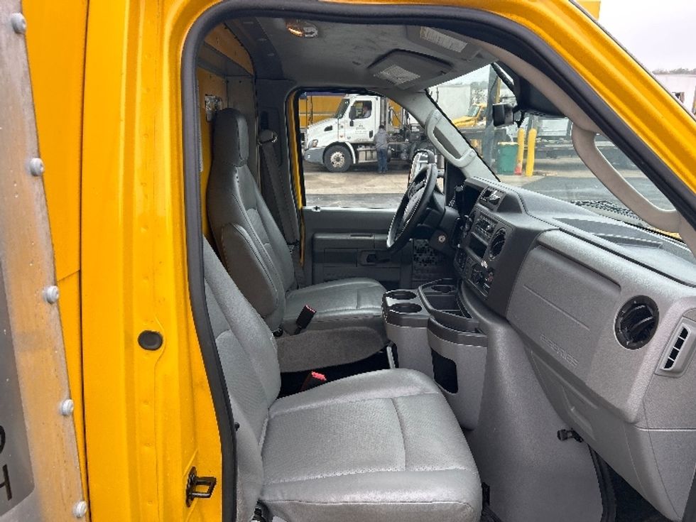 Light Duty Box Truck-Light and Medium Duty Trucks-Ford-2022-E350-Austin-TX-83,047\n\t\tmiles-$ 34,000 - Image 19