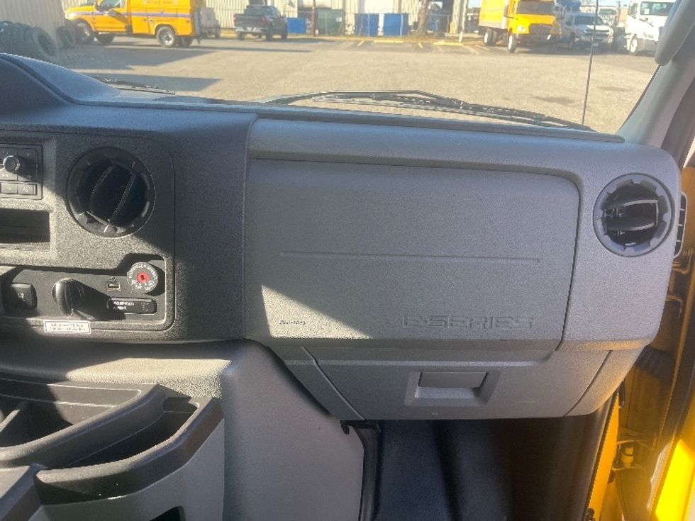 Light Duty Box Truck-Light and Medium Duty Trucks-Ford-2022-E350-Bakersfield-CA-92,992\n\t\tmiles-$ 30,000 - Image 24