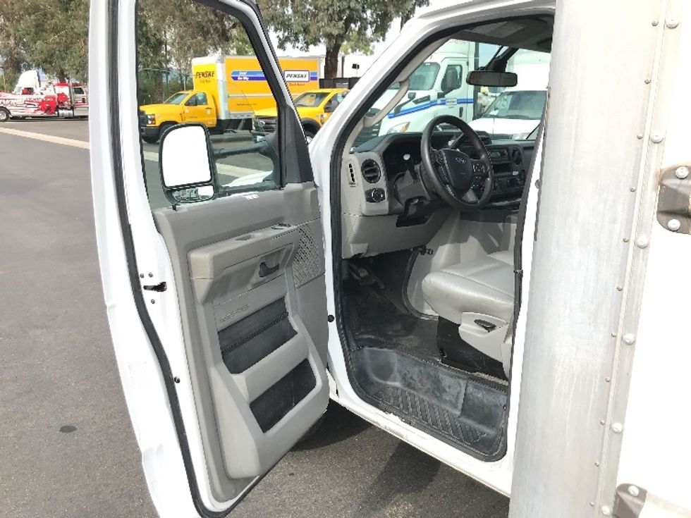 Light Duty Box Truck-Light and Medium Duty Trucks-Ford-2022-E350-Bakersfield-CA-98,170\n\t\tmiles-$ 32,500 - Image 16