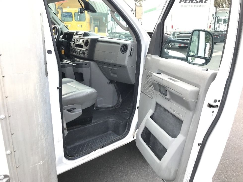 Light Duty Box Truck-Light and Medium Duty Trucks-Ford-2022-E350-Bakersfield-CA-98,170\n\t\tmiles-$ 32,500 - Image 20