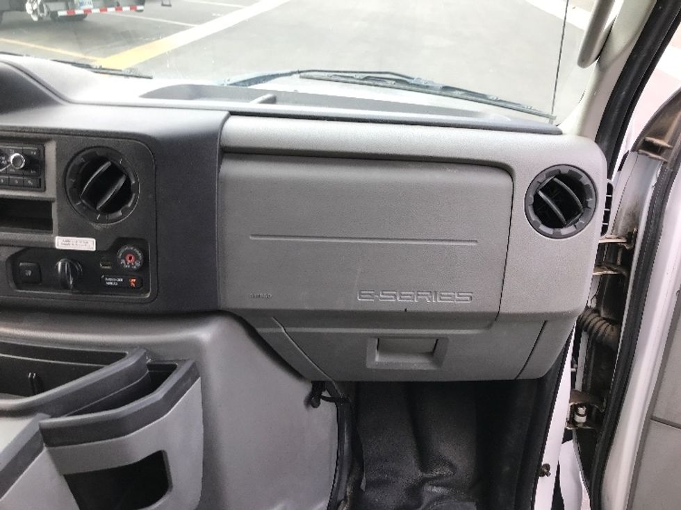 Light Duty Box Truck-Light and Medium Duty Trucks-Ford-2022-E350-Bakersfield-CA-98,170\n\t\tmiles-$ 32,500 - Image 21