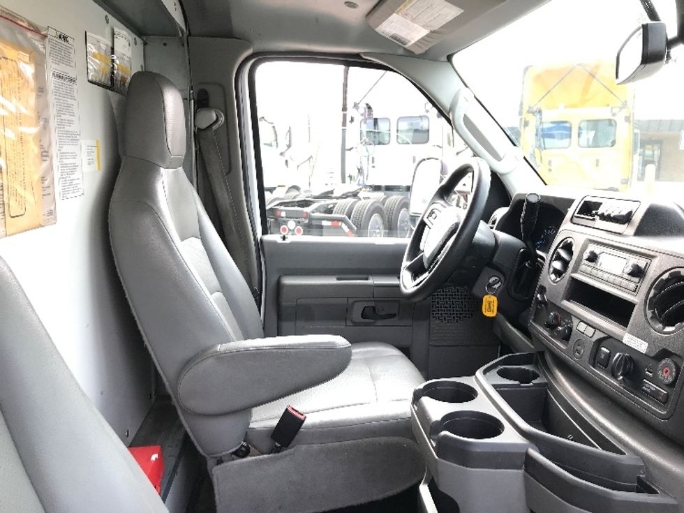 Light Duty Box Truck-Light and Medium Duty Trucks-Ford-2022-E350-Bakersfield-CA-98,170\n\t\tmiles-$ 32,500 - Image 22