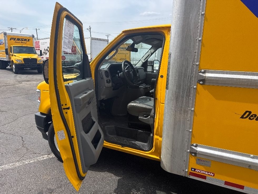 Light Duty Box Truck-Light and Medium Duty Trucks-Ford-2022-E350-Baltimore-MD-70,627\n\t\tmiles-$ 29,750 - Image 16