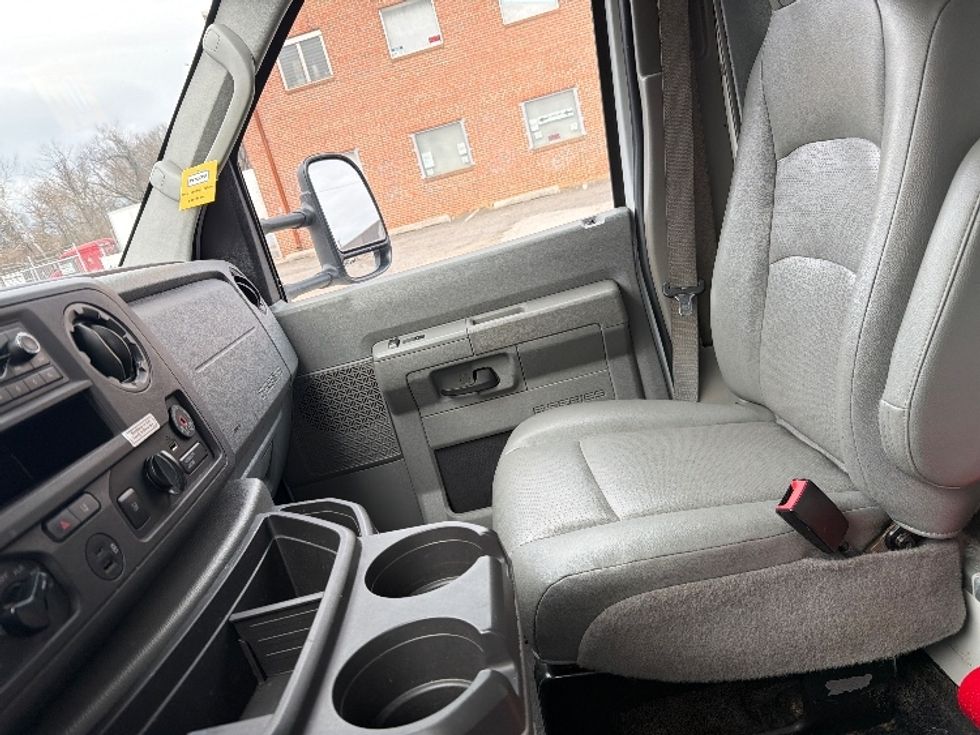 Light Duty Box Truck-Light and Medium Duty Trucks-Ford-2022-E350-Baltimore-MD-85,689\n\t\tmiles-$ 31,500 - Image 18