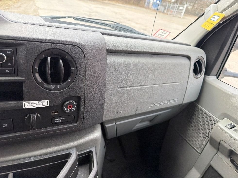 Light Duty Box Truck-Light and Medium Duty Trucks-Ford-2022-E350-Baltimore-MD-85,689\n\t\tmiles-$ 31,500 - Image 20