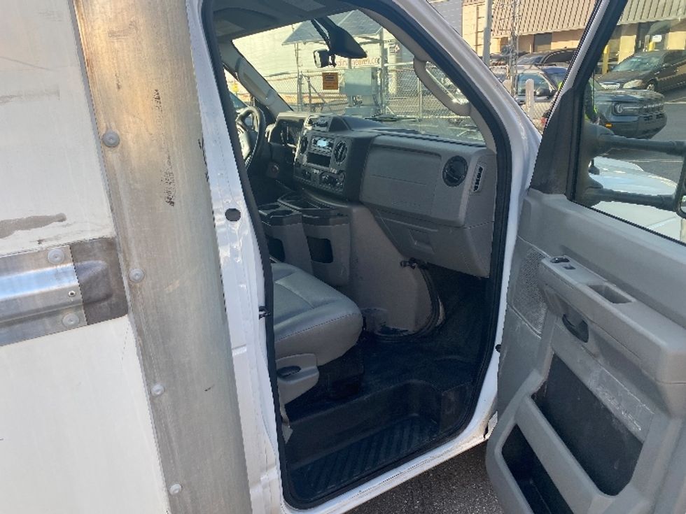 Light Duty Box Truck-Light and Medium Duty Trucks-Ford-2022-E350-Baltimore-MD-87,437\n\t\tmiles-$ 31,250 - Image 20