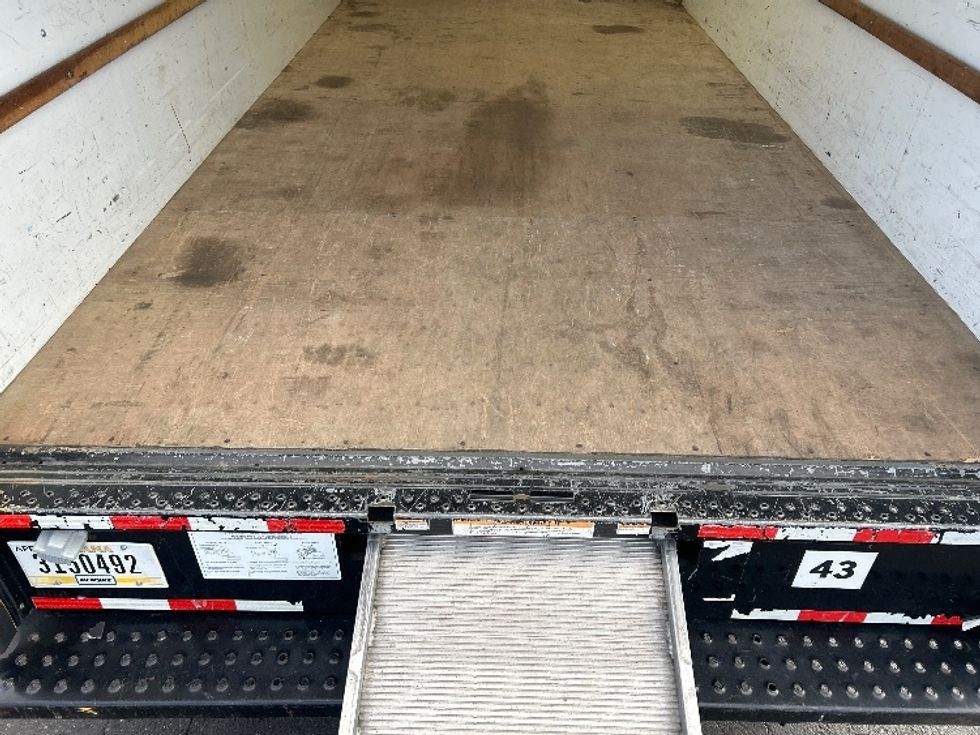 Light Duty Box Truck-Light and Medium Duty Trucks-Ford-2022-E350-Baltimore-MD-87,450\n\t\tmiles-$ 28,500 - Image 10