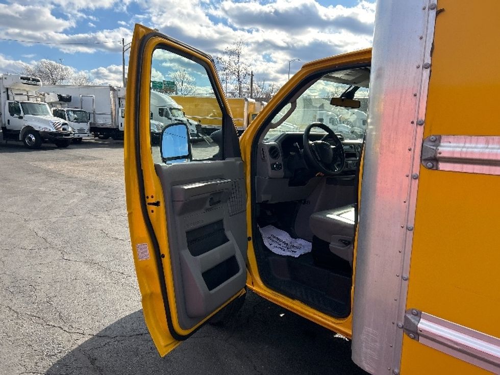 Light Duty Box Truck-Light and Medium Duty Trucks-Ford-2022-E350-Baltimore-MD-87,450\n\t\tmiles-$ 28,500 - Image 16
