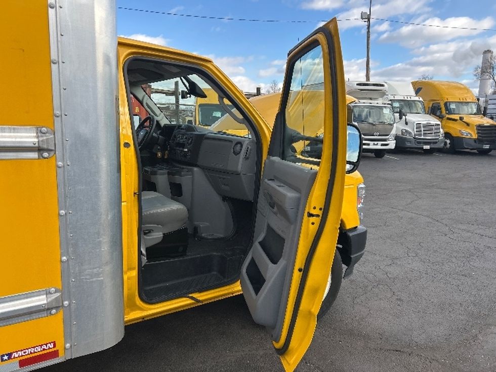 Light Duty Box Truck-Light and Medium Duty Trucks-Ford-2022-E350-Baltimore-MD-87,450\n\t\tmiles-$ 28,500 - Image 20