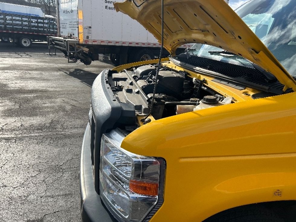 Light Duty Box Truck-Light and Medium Duty Trucks-Ford-2022-E350-Baltimore-MD-87,450\n\t\tmiles-$ 28,500 - Image 24