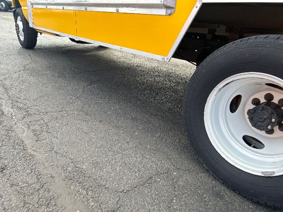 Light Duty Box Truck-Light and Medium Duty Trucks-Ford-2022-E350-Baltimore-MD-87,450\n\t\tmiles-$ 28,500 - Image 5