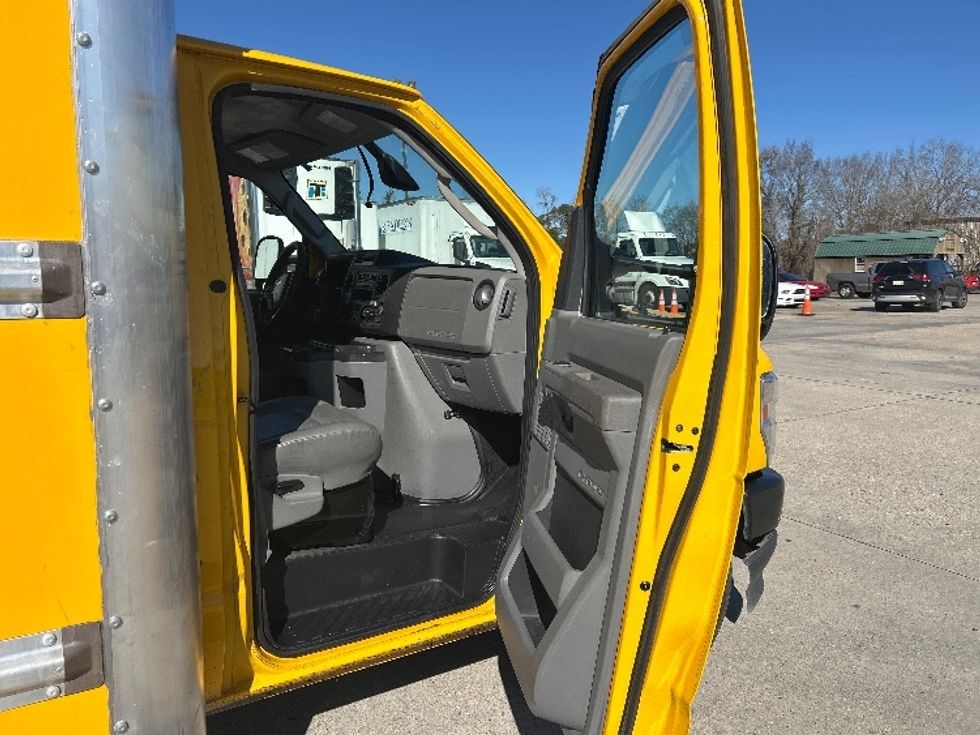 Light Duty Box Truck-Light and Medium Duty Trucks-Ford-2022-E350-Baton Rouge-LA-100,744\n\t\tmiles-$ 27,750 - Image 14