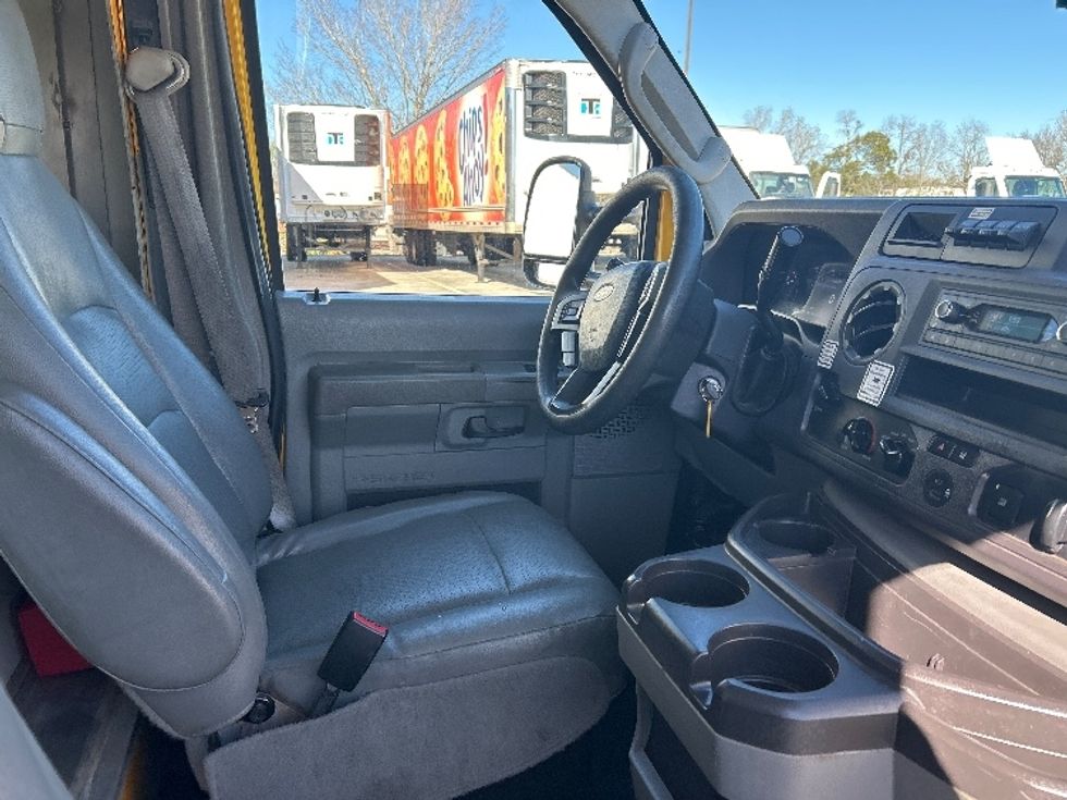 Light Duty Box Truck-Light and Medium Duty Trucks-Ford-2022-E350-Baton Rouge-LA-100,744\n\t\tmiles-$ 27,750 - Image 16