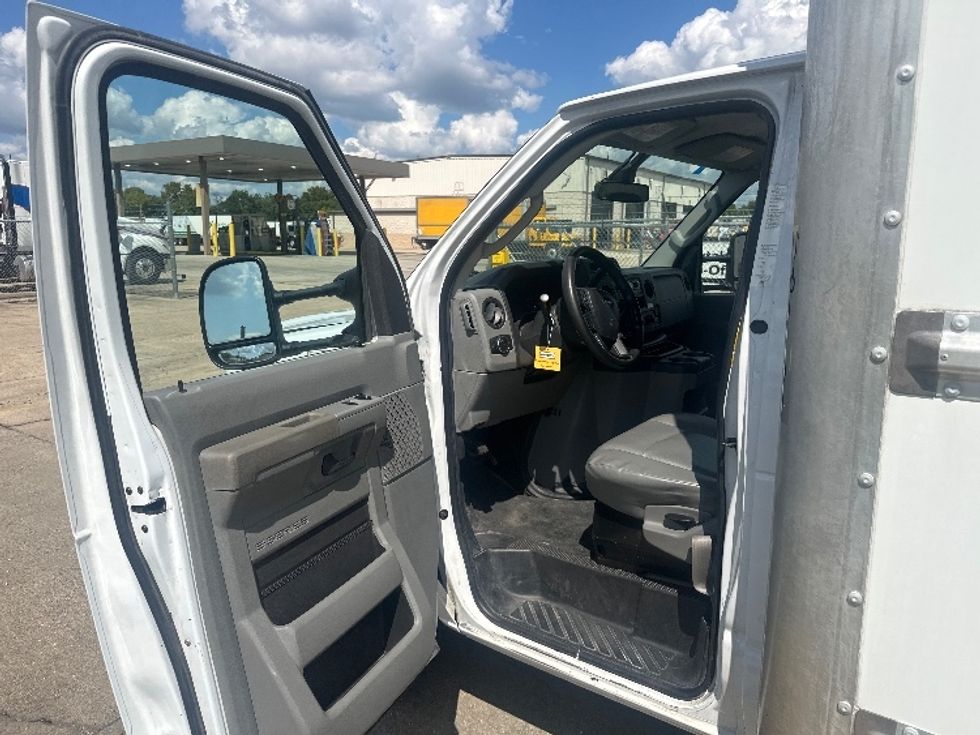 Light Duty Box Truck-Light and Medium Duty Trucks-Ford-2022-E350-Baton Rouge-LA-107,240\n\t\tmiles-$ 29,000 - Image 15