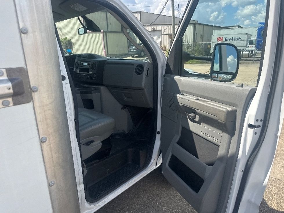 Light Duty Box Truck-Light and Medium Duty Trucks-Ford-2022-E350-Baton Rouge-LA-107,240\n\t\tmiles-$ 29,000 - Image 19