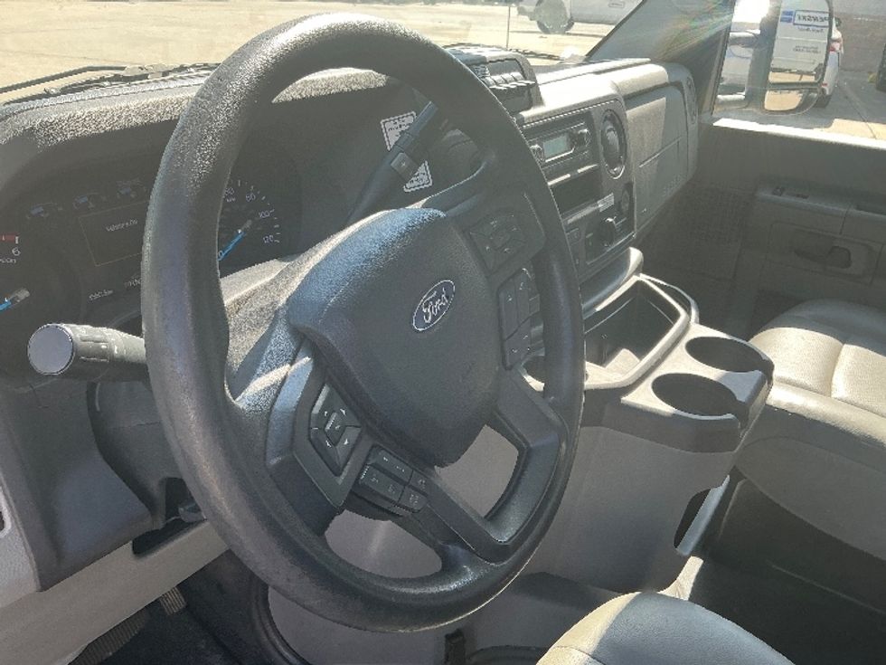 Light Duty Box Truck-Light and Medium Duty Trucks-Ford-2022-E350-Baton Rouge-LA-133,563\n\t\tmiles-$ 26,500 - Image 17