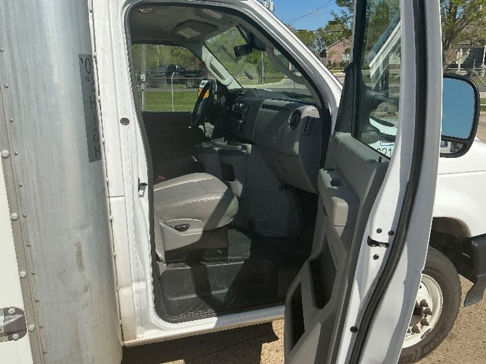 Light Duty Box Truck-Light and Medium Duty Trucks-Ford-2022-E350-Baton Rouge-LA-133,563\n\t\tmiles-$ 26,500 - Image 20