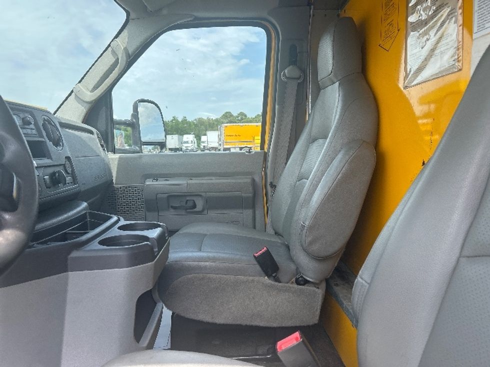 Light Duty Box Truck-Light and Medium Duty Trucks-Ford-2022-E350-Baton Rouge-LA-147,336\n\t\tmiles-$ 19,250 - Image 15