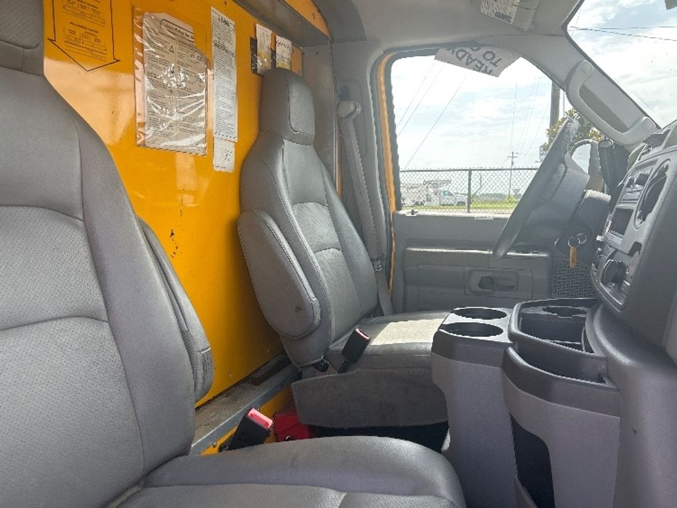Light Duty Box Truck-Light and Medium Duty Trucks-Ford-2022-E350-Baton Rouge-LA-147,336\n\t\tmiles-$ 19,250 - Image 18