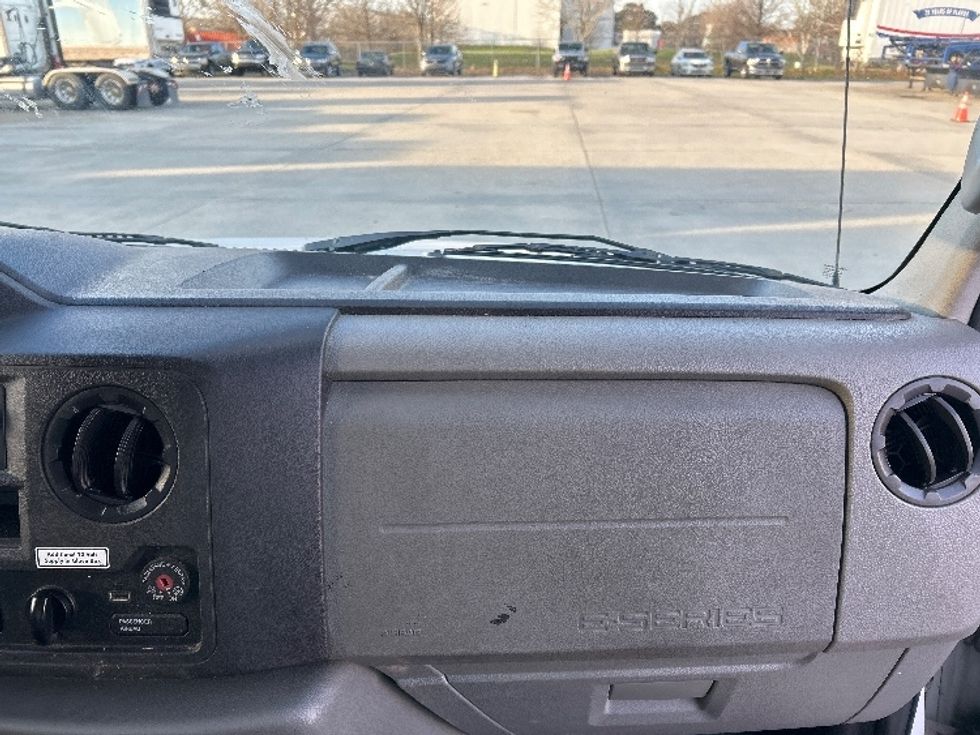 Light Duty Box Truck-Light and Medium Duty Trucks-Ford-2022-E350-Baton Rouge-LA-88,637\n\t\tmiles-$ 32,000 - Image 18