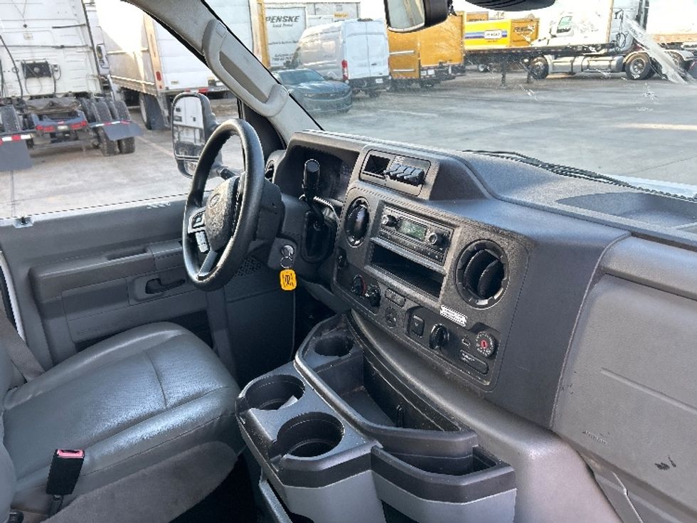 Light Duty Box Truck-Light and Medium Duty Trucks-Ford-2022-E350-Baton Rouge-LA-88,637\n\t\tmiles-$ 32,000 - Image 19