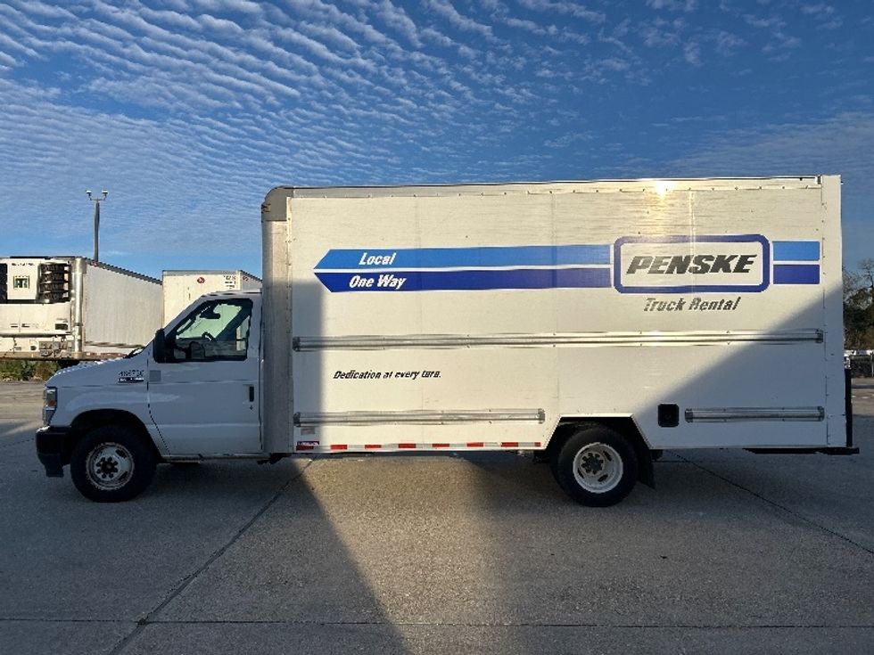 Light Duty Box Truck-Light and Medium Duty Trucks-Ford-2022-E350-Baton Rouge-LA-88,637\n\t\tmiles-$ 32,000 - Image 4