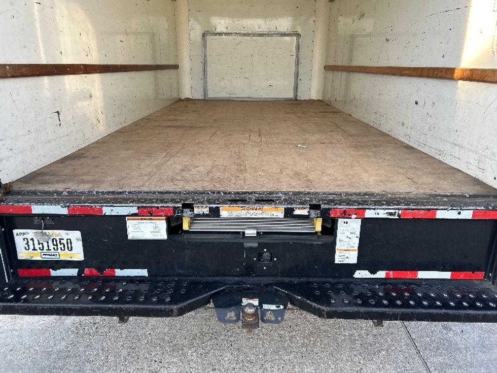Light Duty Box Truck-Light and Medium Duty Trucks-Ford-2022-E350-Baton Rouge-LA-88,637\n\t\tmiles-$ 32,000 - Image 8