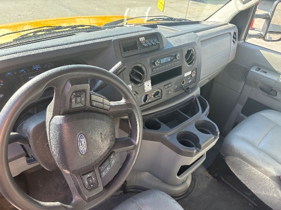 Light Duty Box Truck-Light and Medium Duty Trucks-Ford-2022-E350-Baton Rouge-LA-94,292\n\t\tmiles-$ 28,500 - Image 18