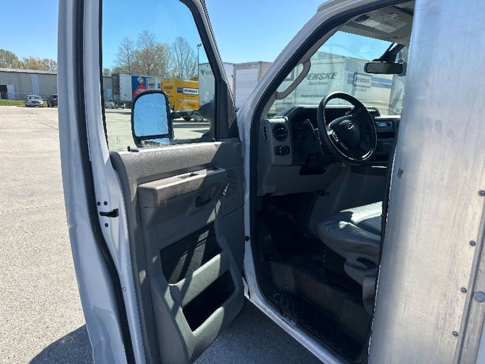 Light Duty Box Truck-Light and Medium Duty Trucks-Ford-2022-E350-Baton Rouge-LA-98,902\n\t\tmiles-$ 31,250 - Image 13