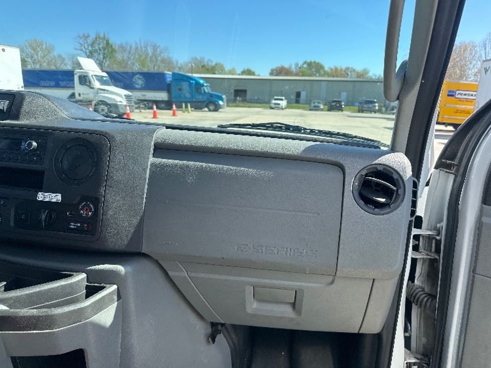 Light Duty Box Truck-Light and Medium Duty Trucks-Ford-2022-E350-Baton Rouge-LA-98,902\n\t\tmiles-$ 31,250 - Image 18