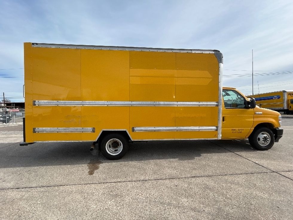 Light Duty Box Truck-Light and Medium Duty Trucks-Ford-2022-E350-Beaumont-TX-89,099\n\t\tmiles-$ 29,000 - Image 14