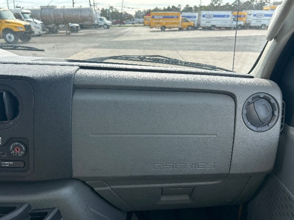 Light Duty Box Truck-Light and Medium Duty Trucks-Ford-2022-E350-Beaumont-TX-89,099\n\t\tmiles-$ 29,000 - Image 20