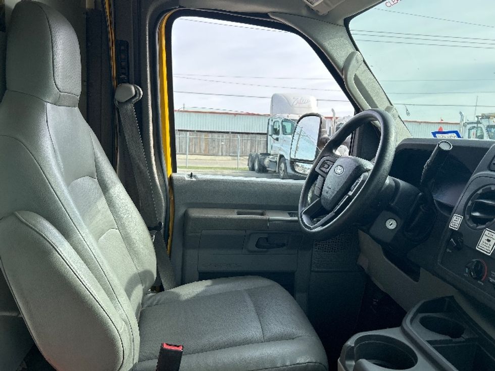 Light Duty Box Truck-Light and Medium Duty Trucks-Ford-2022-E350-Beaumont-TX-89,099\n\t\tmiles-$ 29,000 - Image 21