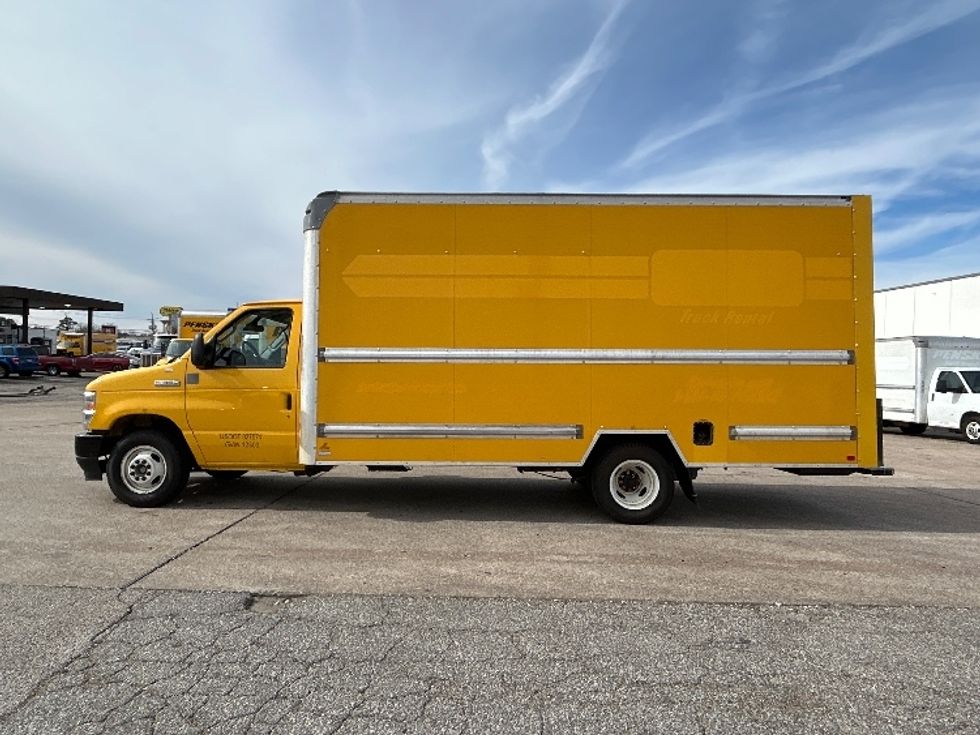 Light Duty Box Truck-Light and Medium Duty Trucks-Ford-2022-E350-Beaumont-TX-89,099\n\t\tmiles-$ 29,000 - Image 4
