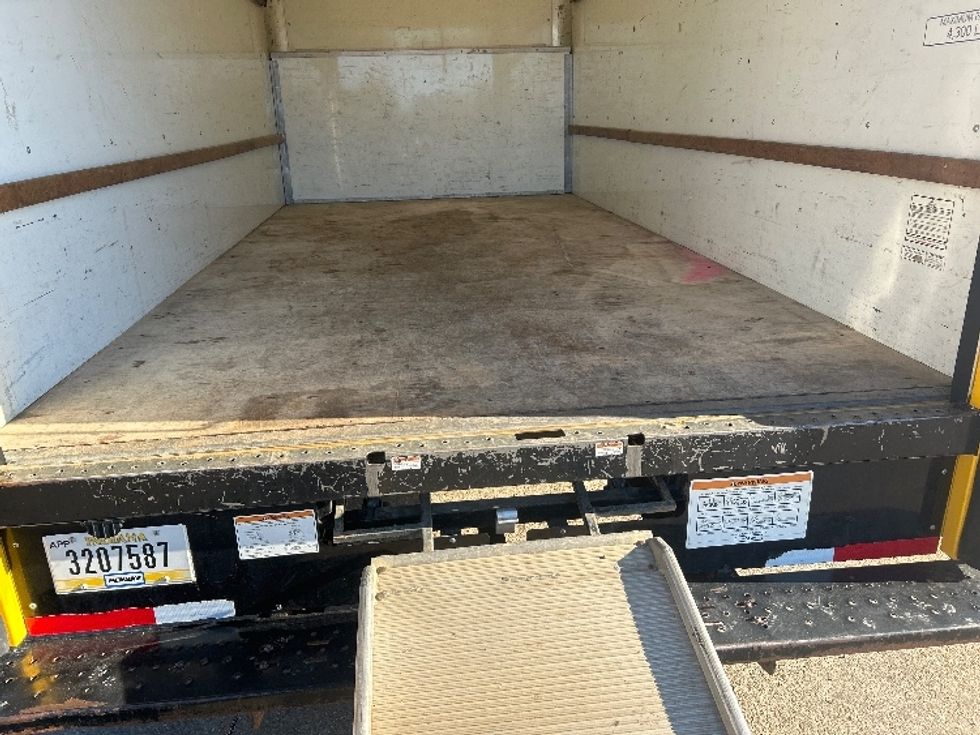 Light Duty Box Truck-Light and Medium Duty Trucks-Ford-2022-E350-Belden-MS-101,911\n\t\tmiles-$ 26,500 - Image 10