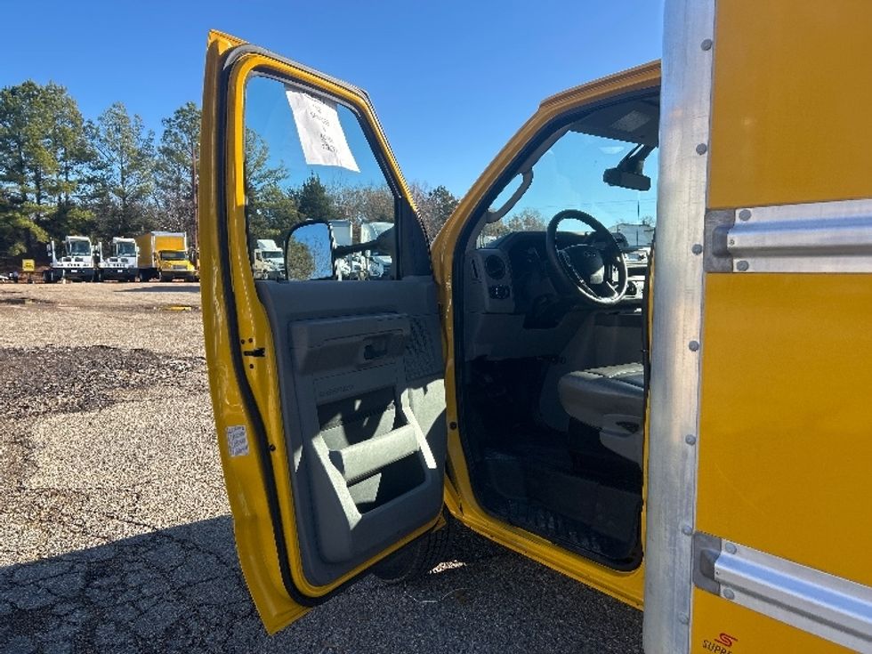 Light Duty Box Truck-Light and Medium Duty Trucks-Ford-2022-E350-Belden-MS-101,911\n\t\tmiles-$ 26,500 - Image 16