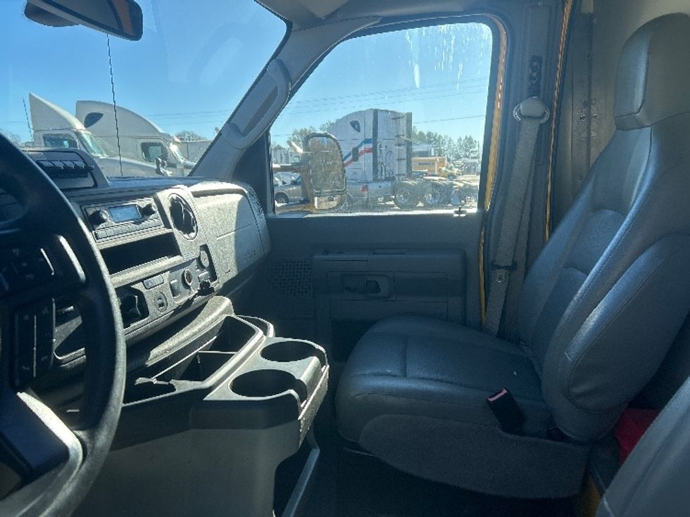 Light Duty Box Truck-Light and Medium Duty Trucks-Ford-2022-E350-Belden-MS-101,911\n\t\tmiles-$ 26,500 - Image 19