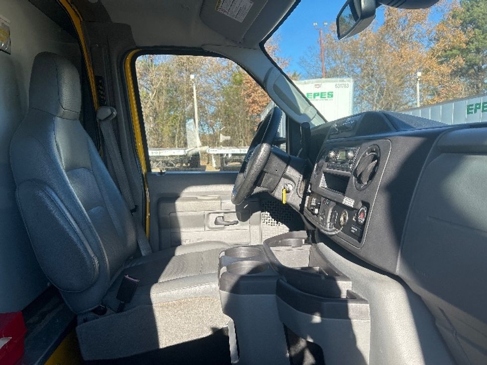 Light Duty Box Truck-Light and Medium Duty Trucks-Ford-2022-E350-Belden-MS-101,911\n\t\tmiles-$ 26,500 - Image 22