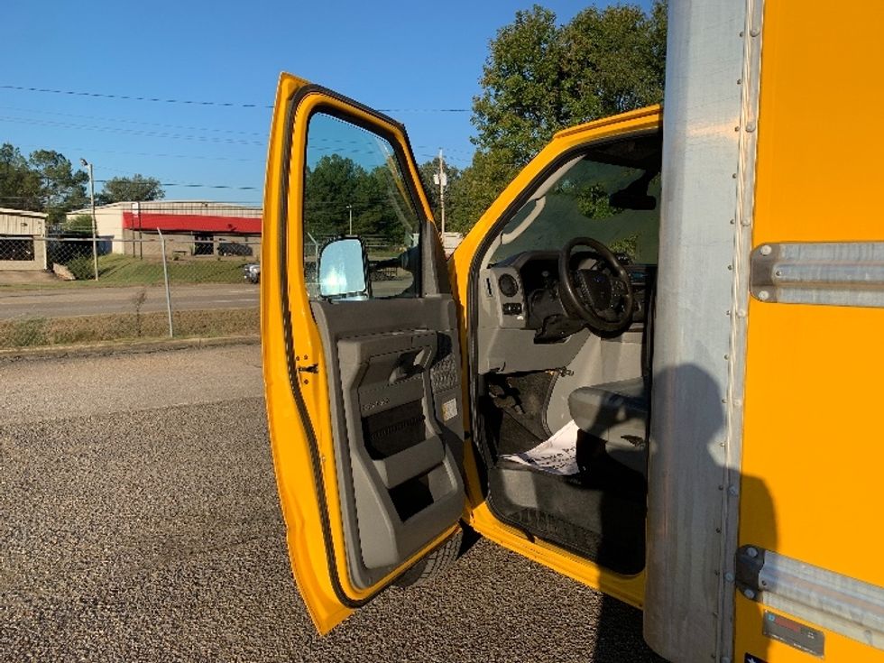 Light Duty Box Truck-Light and Medium Duty Trucks-Ford-2022-E350-Belden-MS-113,466\n\t\tmiles-$ 25,500 - Image 16