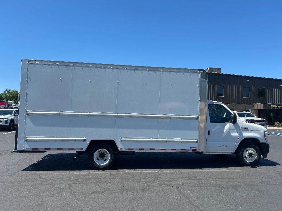 Light Duty Box Truck-Light and Medium Duty Trucks-Ford-2022-E350-Bensalem-PA-78,180\n\t\tmiles-$ 31,000 - Image 15