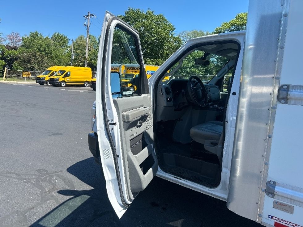 Light Duty Box Truck-Light and Medium Duty Trucks-Ford-2022-E350-Bensalem-PA-78,180\n\t\tmiles-$ 31,000 - Image 16