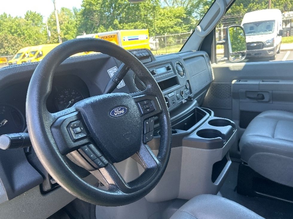 Light Duty Box Truck-Light and Medium Duty Trucks-Ford-2022-E350-Bensalem-PA-78,180\n\t\tmiles-$ 31,000 - Image 17