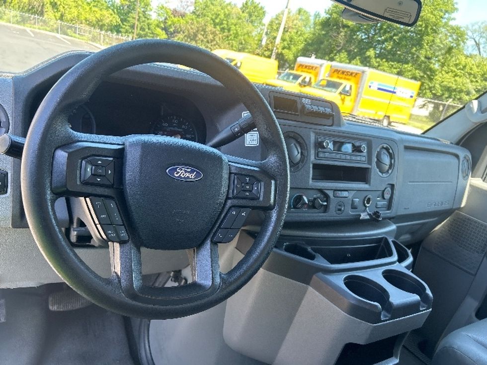 Light Duty Box Truck-Light and Medium Duty Trucks-Ford-2022-E350-Bensalem-PA-78,180\n\t\tmiles-$ 31,000 - Image 18