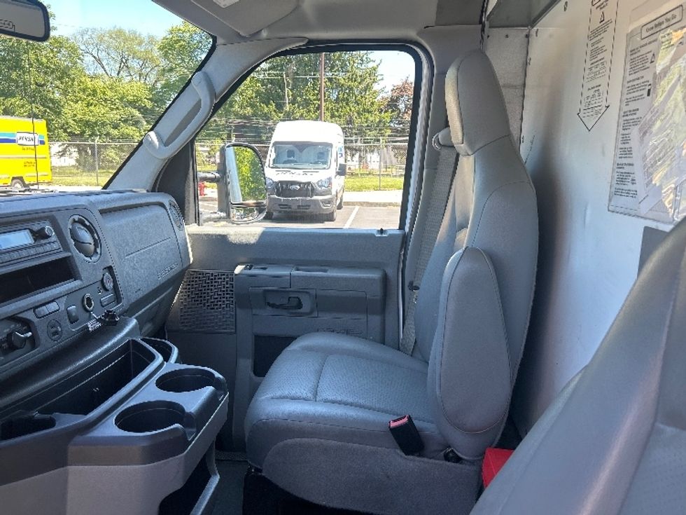 Light Duty Box Truck-Light and Medium Duty Trucks-Ford-2022-E350-Bensalem-PA-78,180\n\t\tmiles-$ 31,000 - Image 19